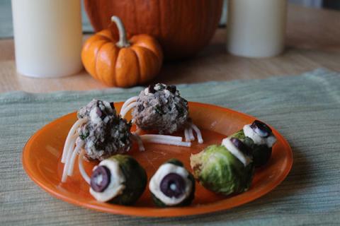 Halloween spider meatballs